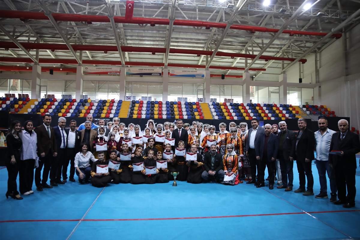 Hamza Çivi Halk Oyunları Yarışmaları Görsel Bir Şölene Dönüştü